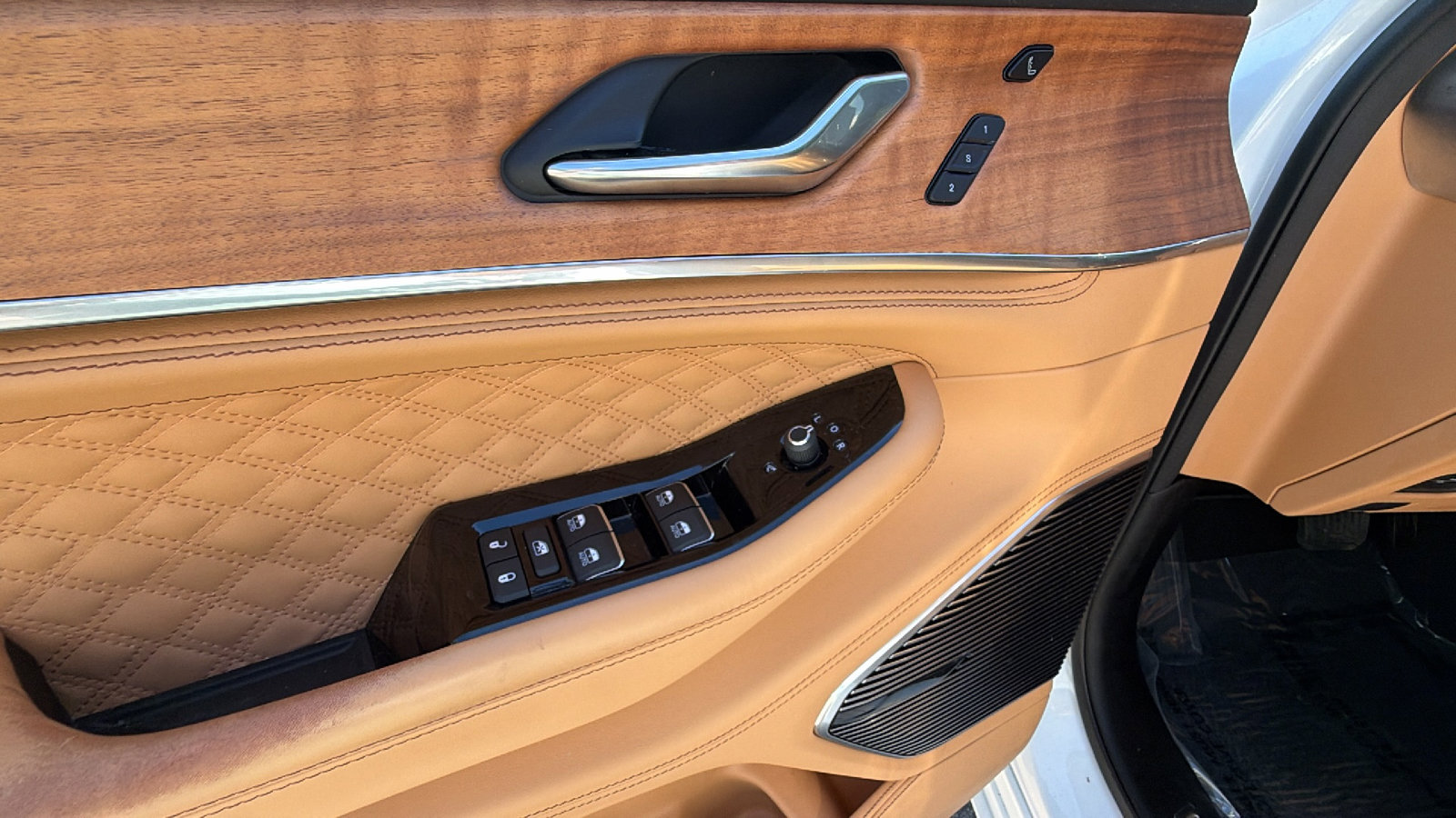 Used 2024 Jeep Grand Cherokee Summit AWD/4WD image 15