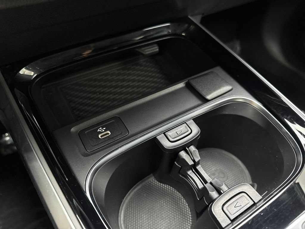 Used 2025 Mercedes-Benz GLB 250 4MATIC image 65
