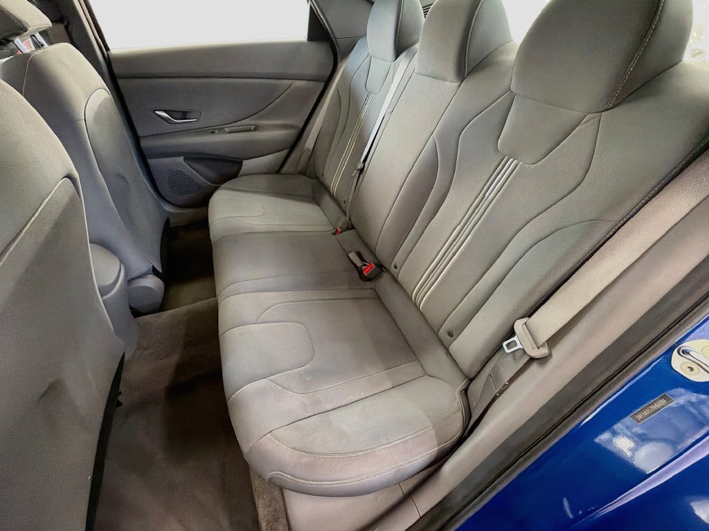Used 2022 Hyundai Elantra SEL w/ Preferred Accessory Package FWD image 24