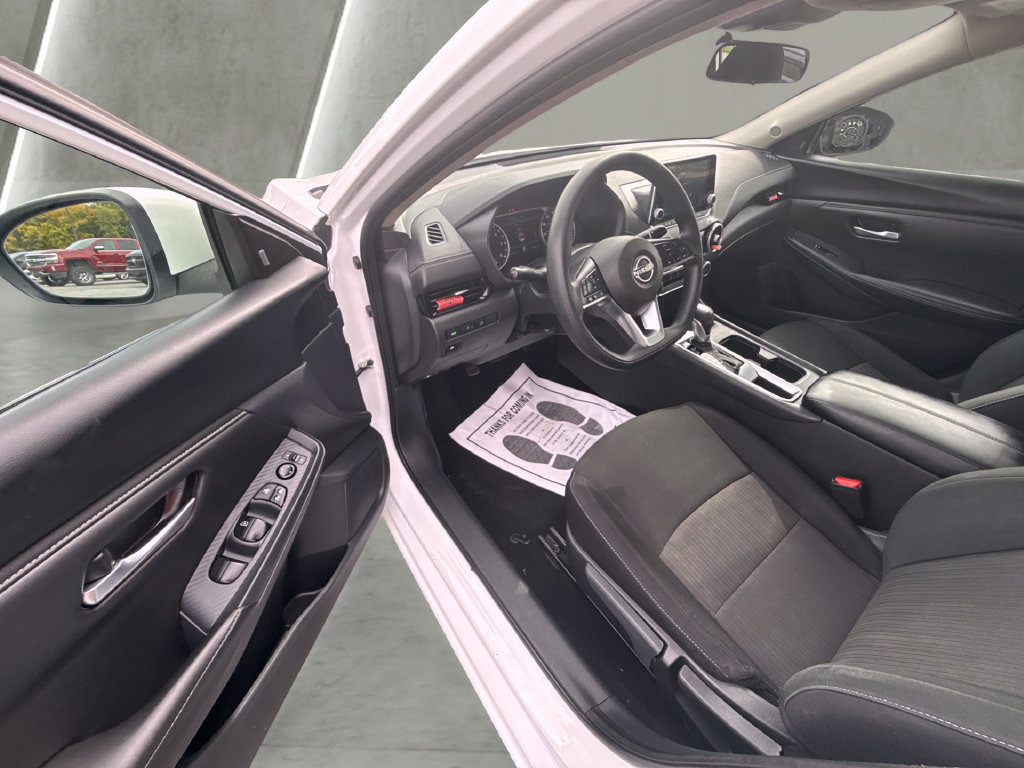 Used 2025 Nissan Sentra SV FWD image 14