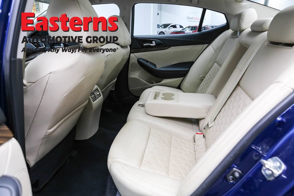 Used 2016 Nissan Maxima Platinum w/ Interior Lighting Package image 25