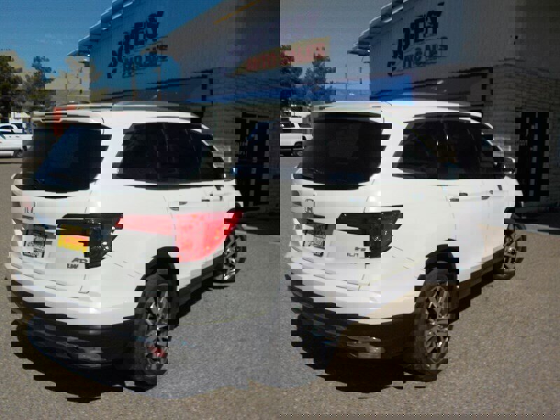 Used 2016 Honda Pilot Elite image 9