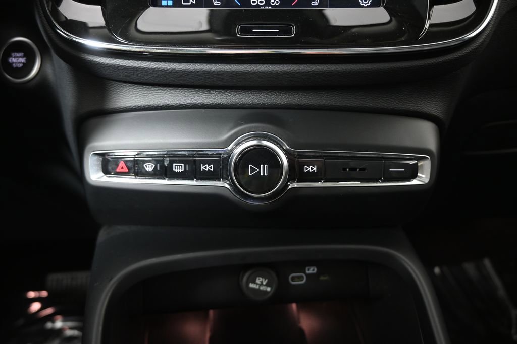 Used 2024 Volvo XC40 B5 Plus AWD/4WD image 29