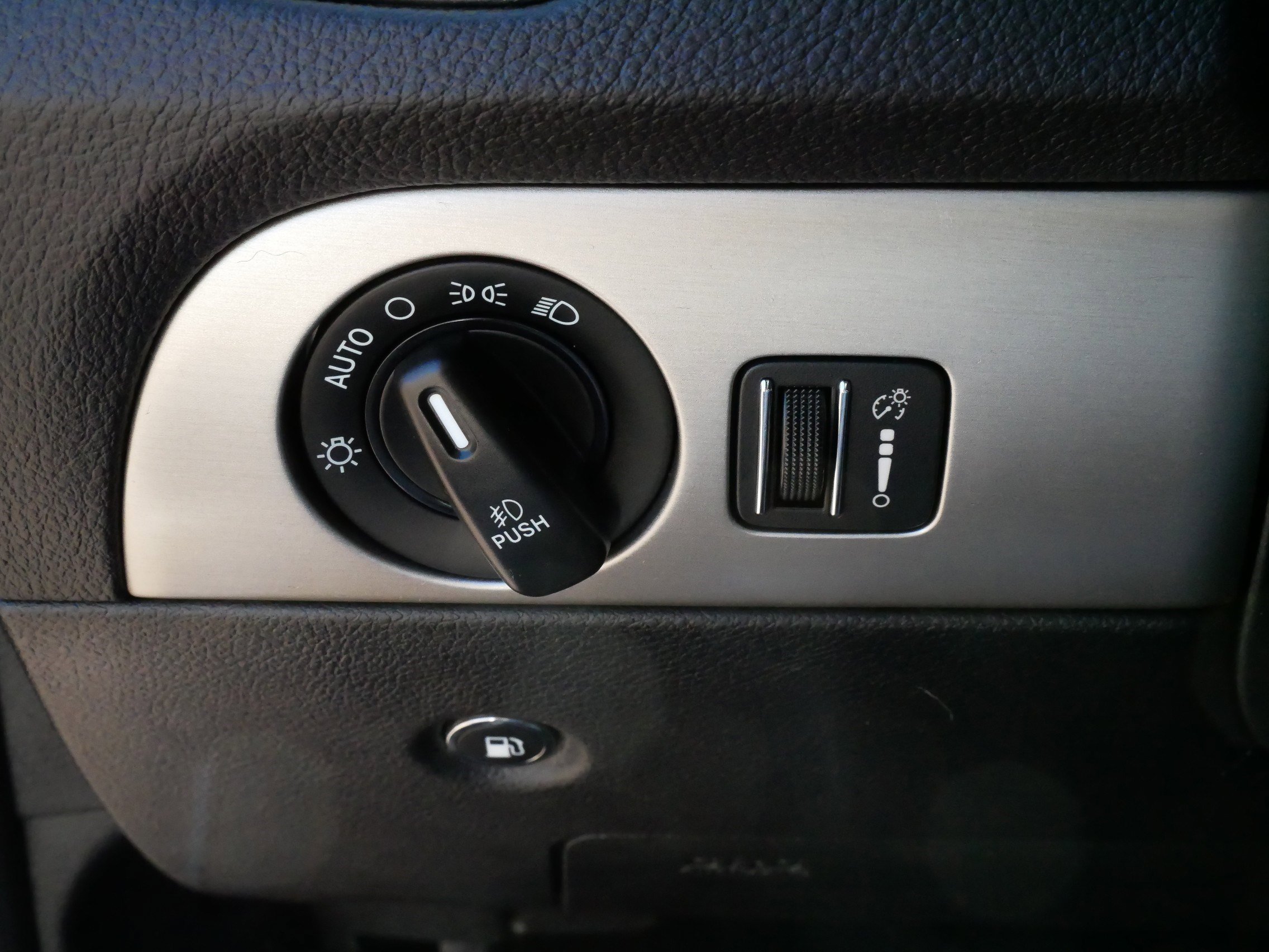 Used 2019 Dodge Durango SXT image 25