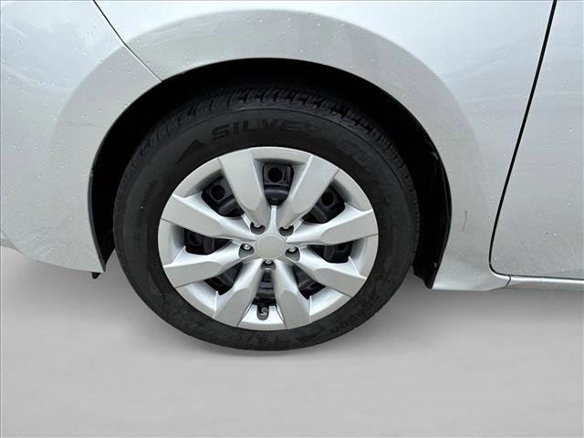 Used 2016 Toyota Corolla LE FWD image 9