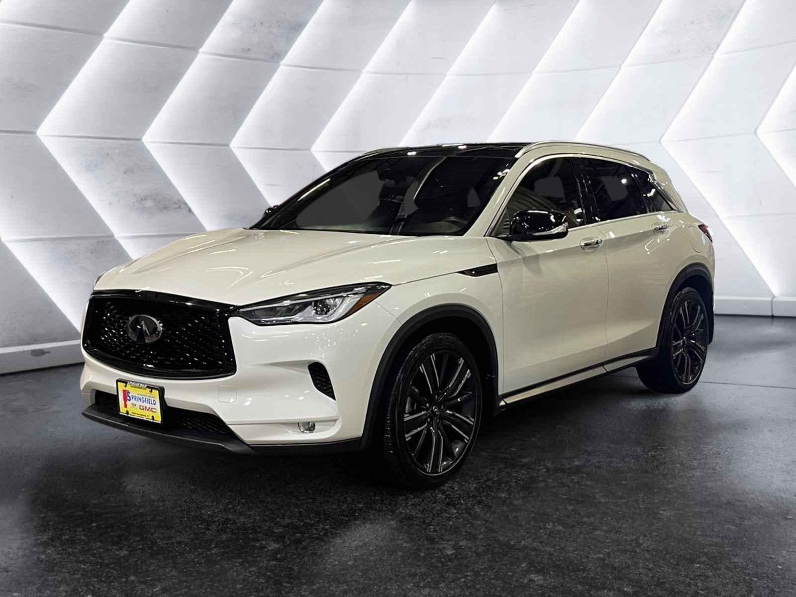 Used 2022 INFINITI QX50 Luxe w/ Appearance Package AWD/4WD image 2
