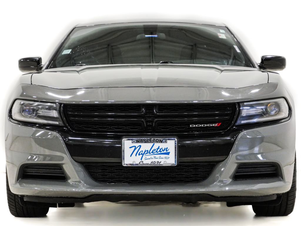 Used 2018 Dodge Charger SXT w/ Blacktop Package RWD image 2