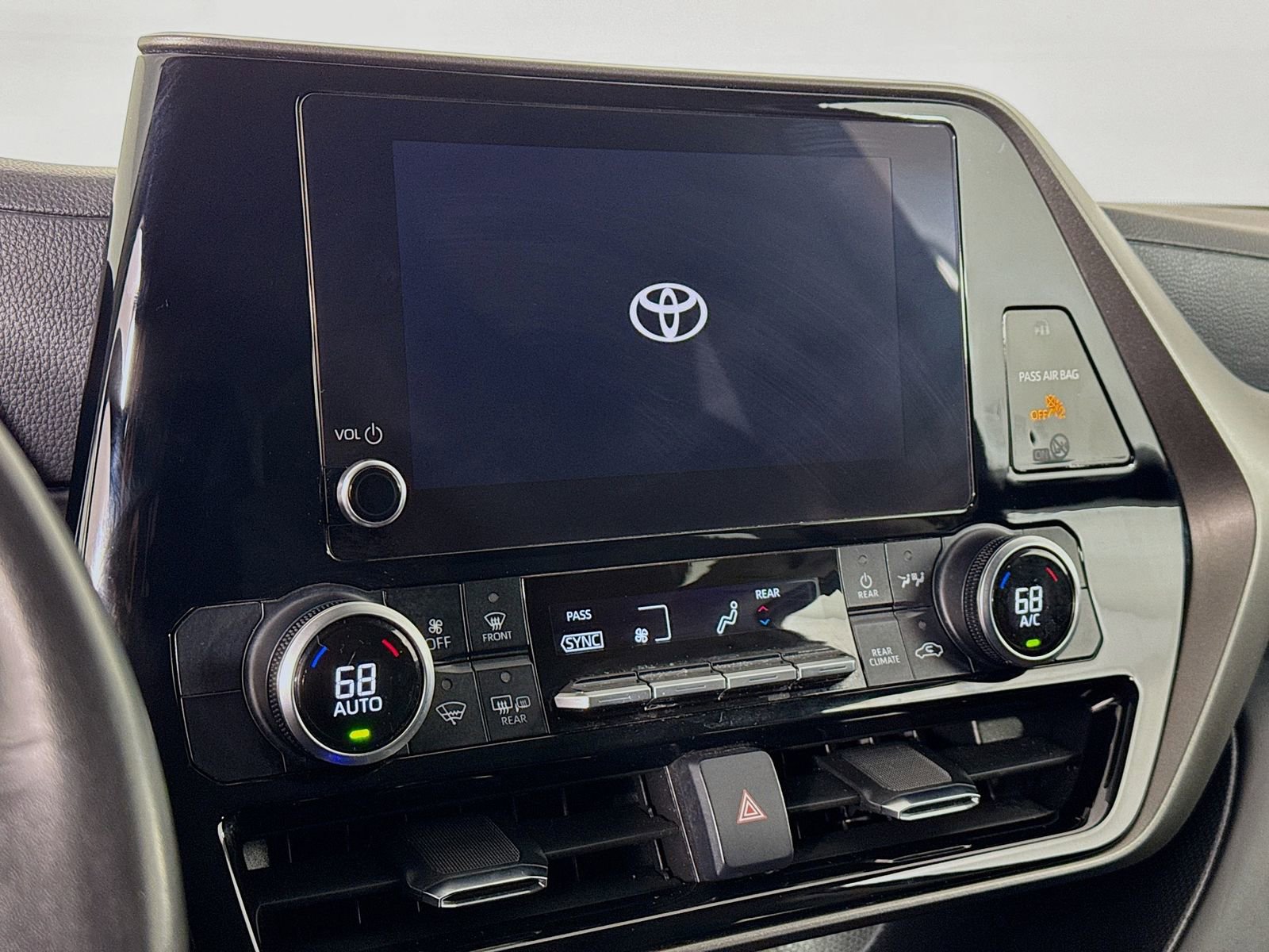 Certified 2024 Toyota Highlander LE AWD/4WD image 14