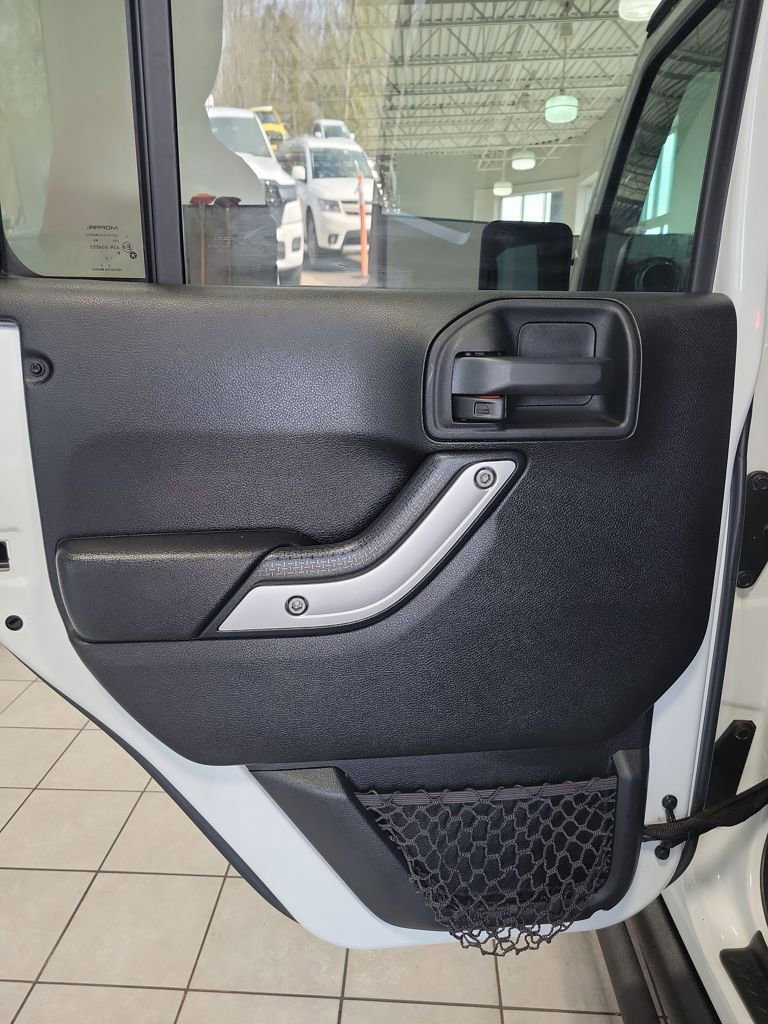 Used 2016 Jeep Wrangler Unlimited Rubicon AWD/4WD image 24