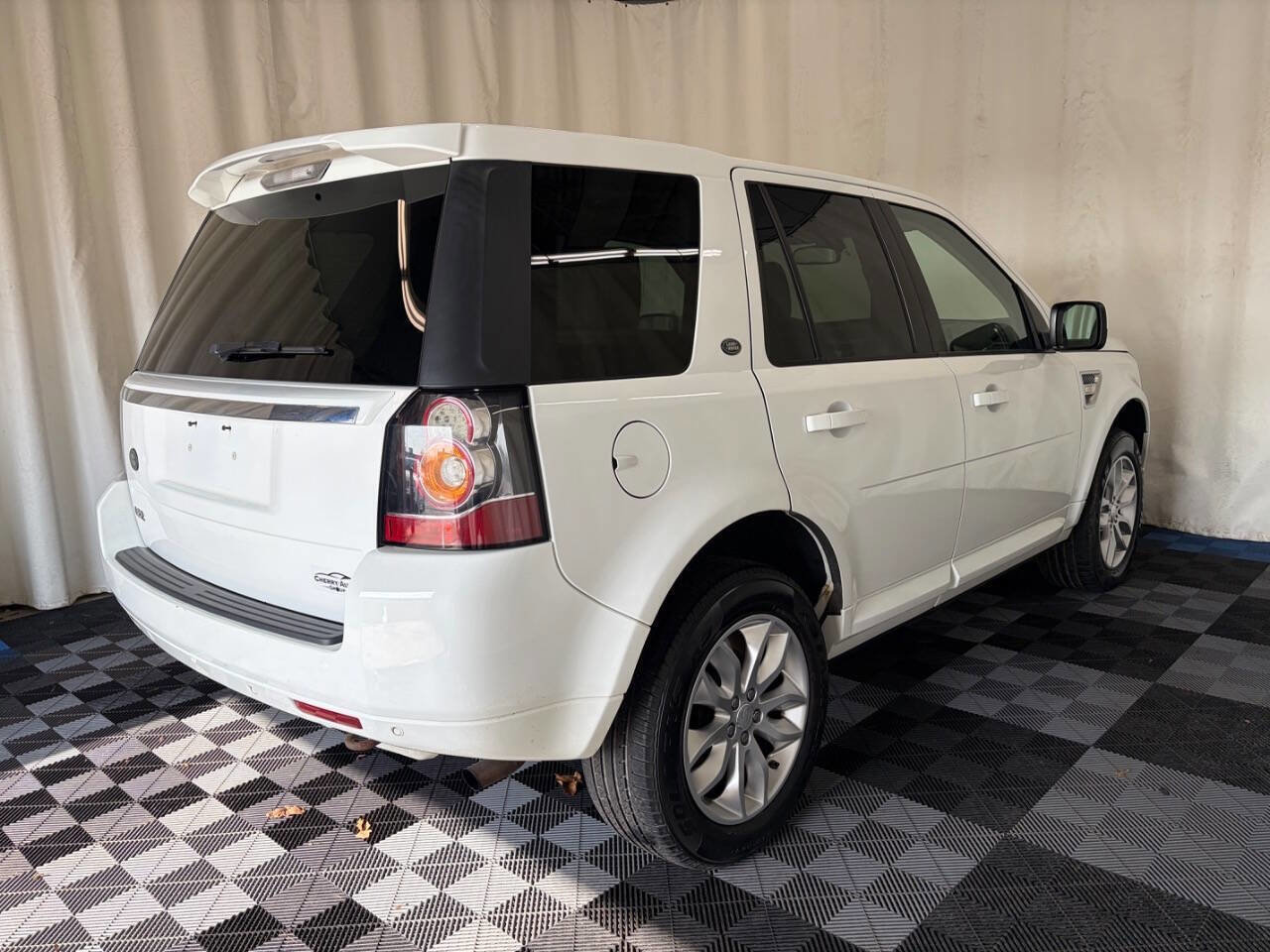 Used 2015 Land Rover LR2 AWD/4WD image 6