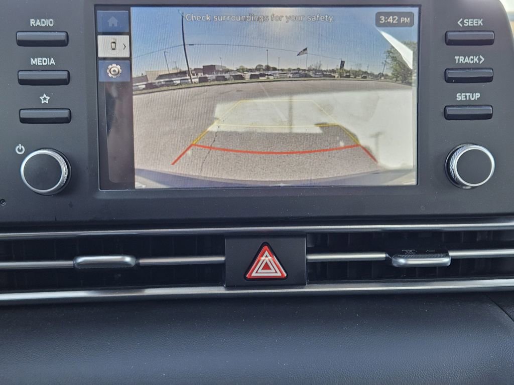 Used 2025 Hyundai Elantra SE image 14