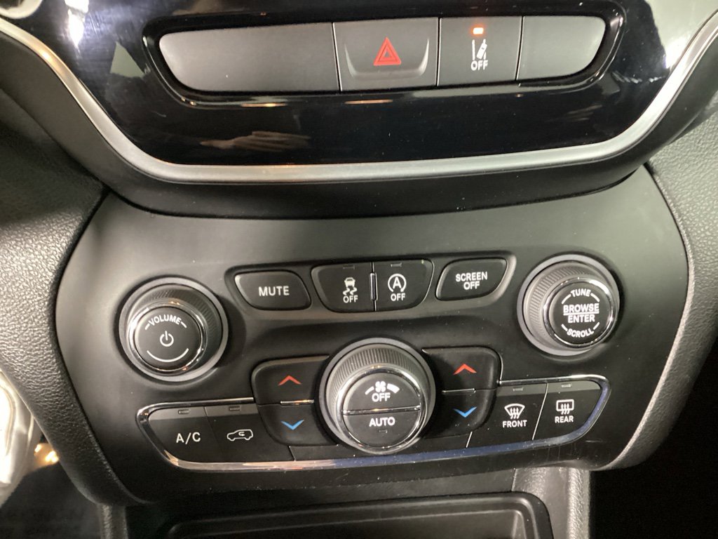 Used 2022 Jeep Cherokee Limited w/ Elite Package AWD/4WD image 27