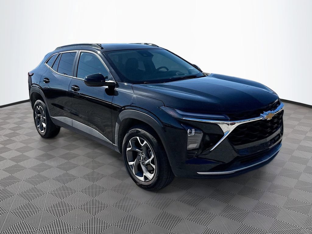 Used 2025 Chevrolet Trax LT image 3