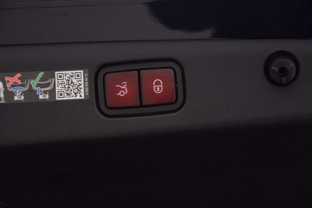 Used 2025 Mercedes-Benz E 53 AMG e 4MATIC Sedan image 32