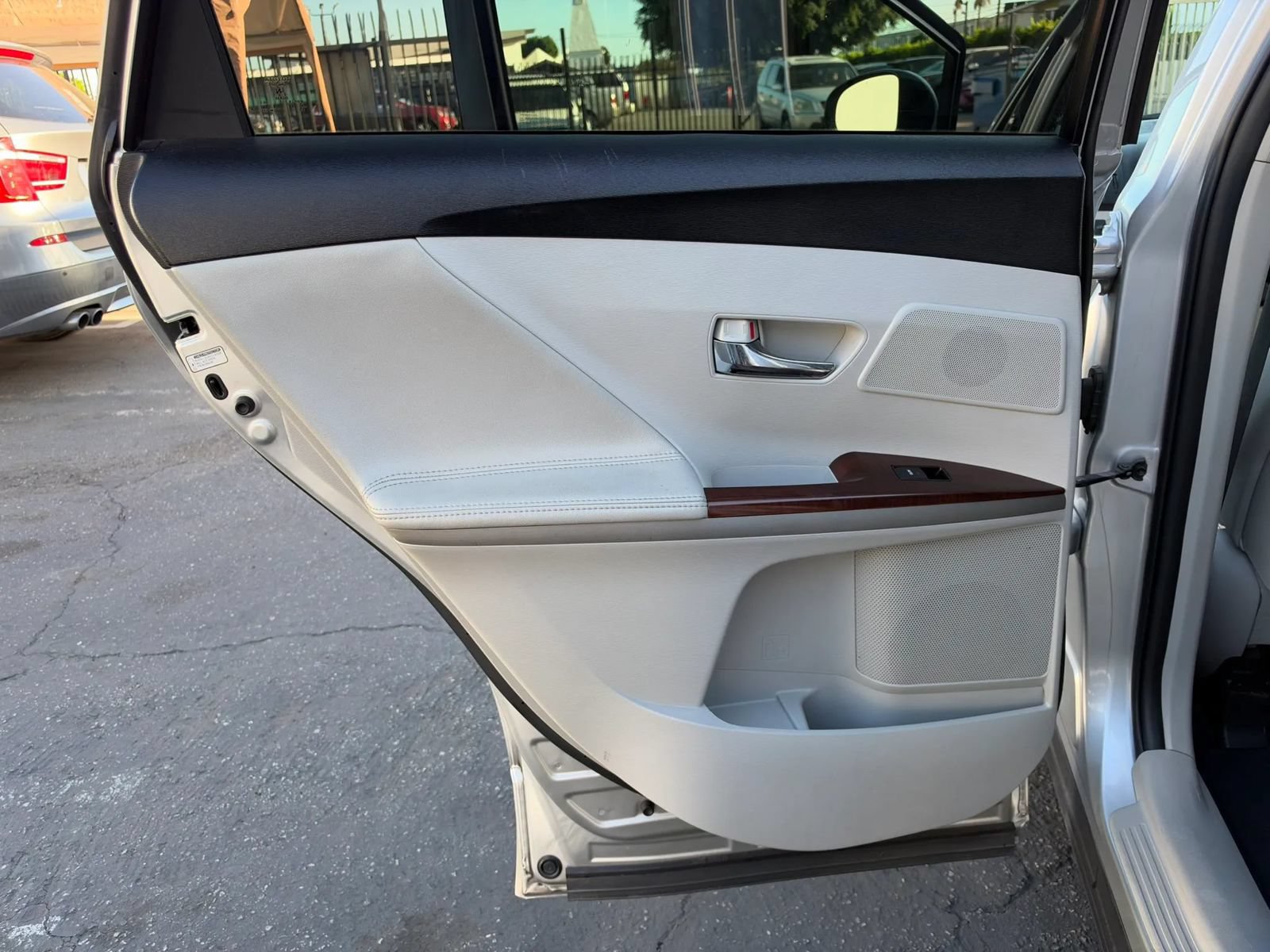 Used 2010 Toyota Venza w/ Leather Pkg FWD image 18