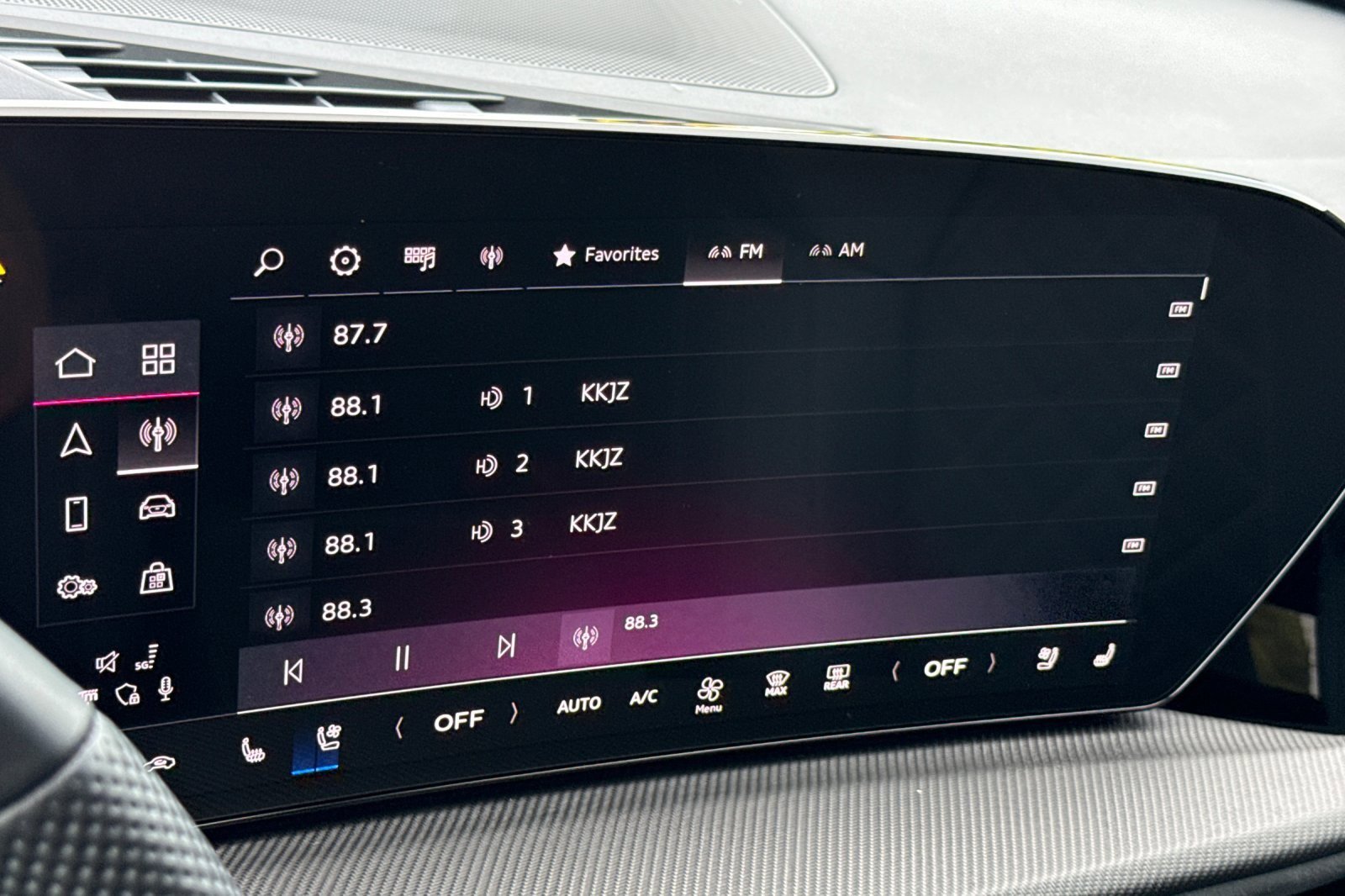 Used 2025 Audi SQ5 Premium Plus w/ Premium Plus Package image 17