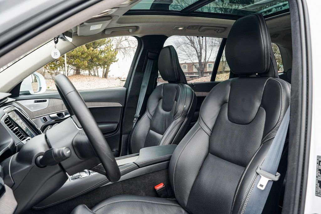 Used 2024 Volvo XC90 T8 Ultimate w/ Lounge Package image 16