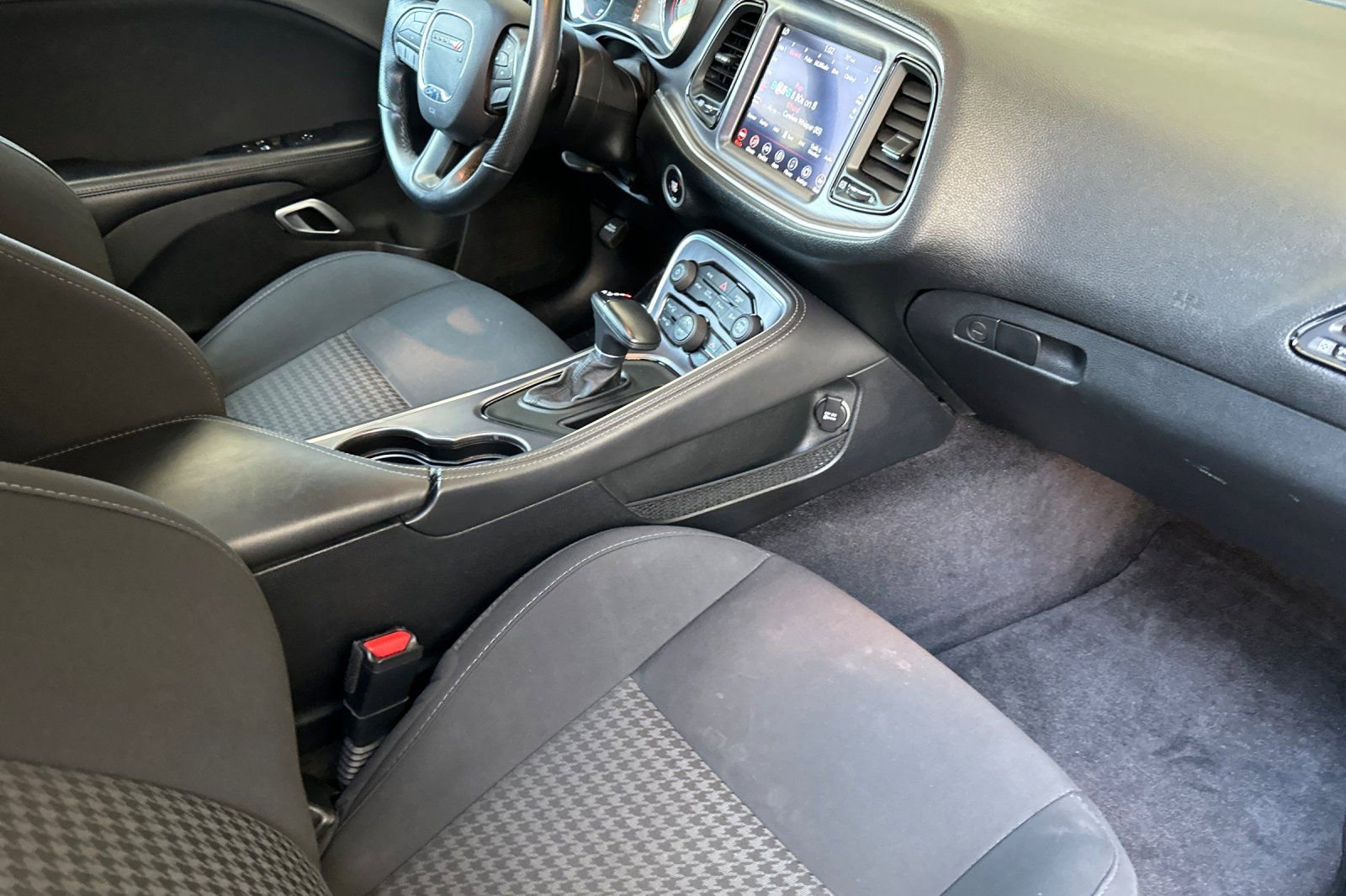 Used 2018 Dodge Challenger R/T RWD image 15