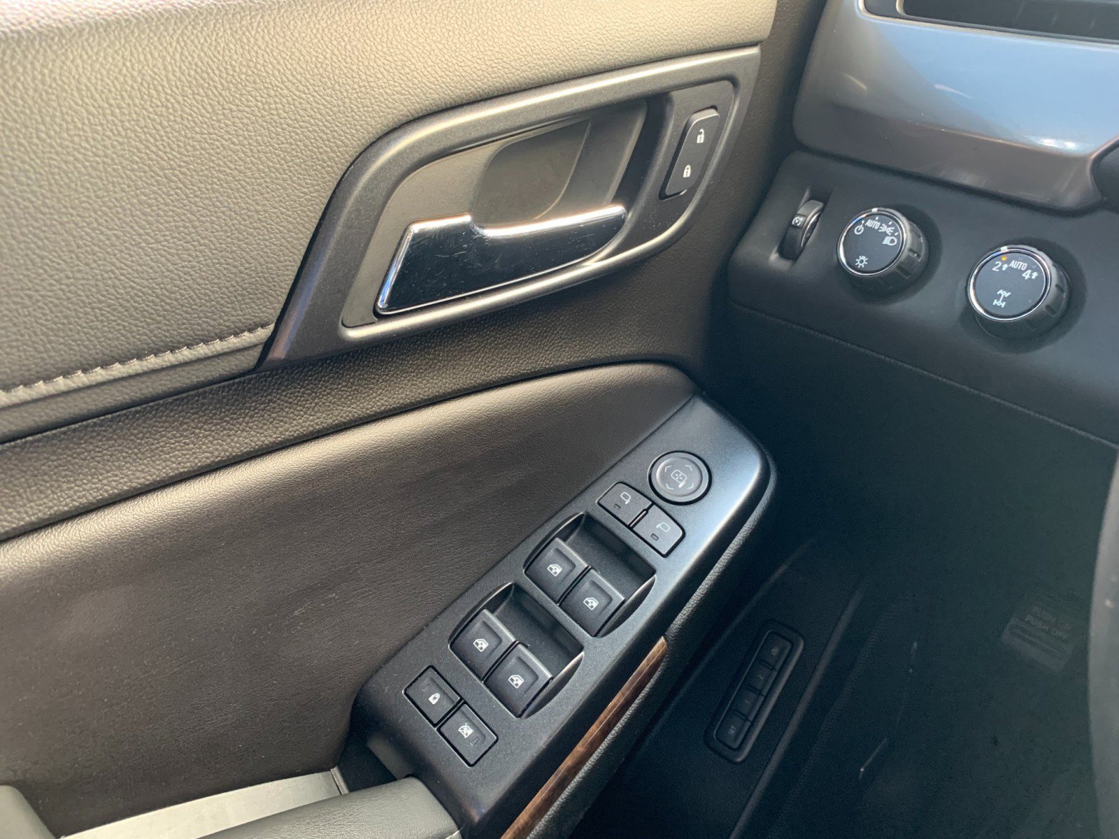 Used 2019 Chevrolet Tahoe LT image 14