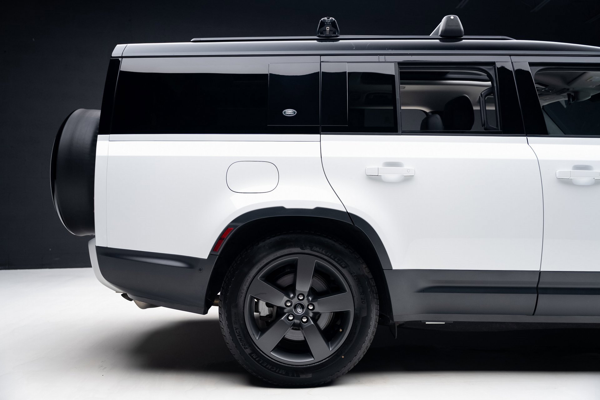 Used 2023 Land Rover Defender 130 SE image 38