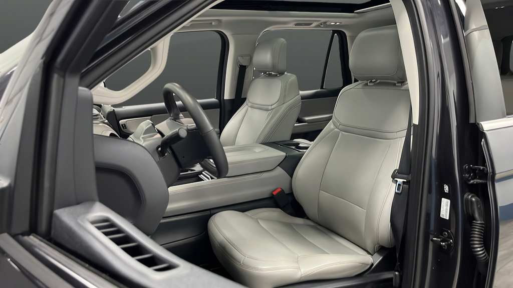 Used 2025 Ford Expedition Max Active AWD/4WD image 9