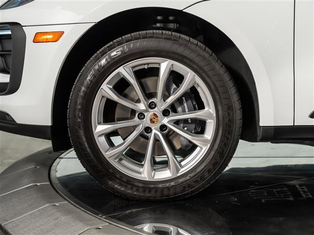 Certified 2025 Porsche Macan image 15