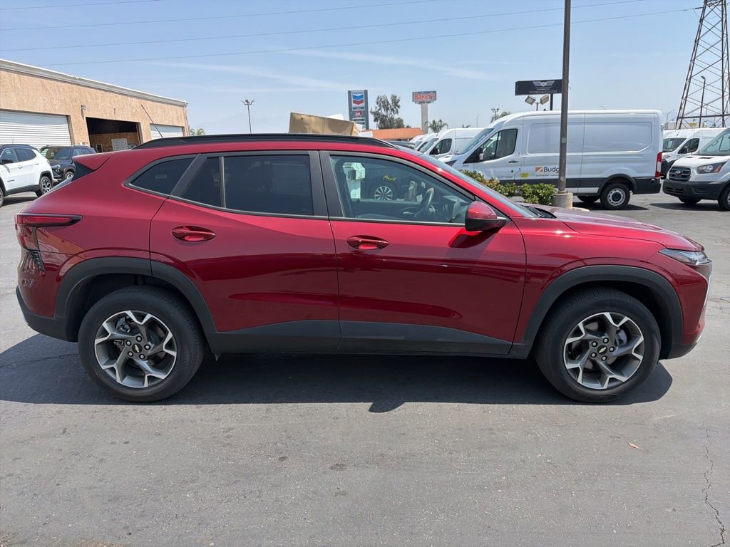 Used 2025 Chevrolet Trax LT w/ LT Convenience Package image 5