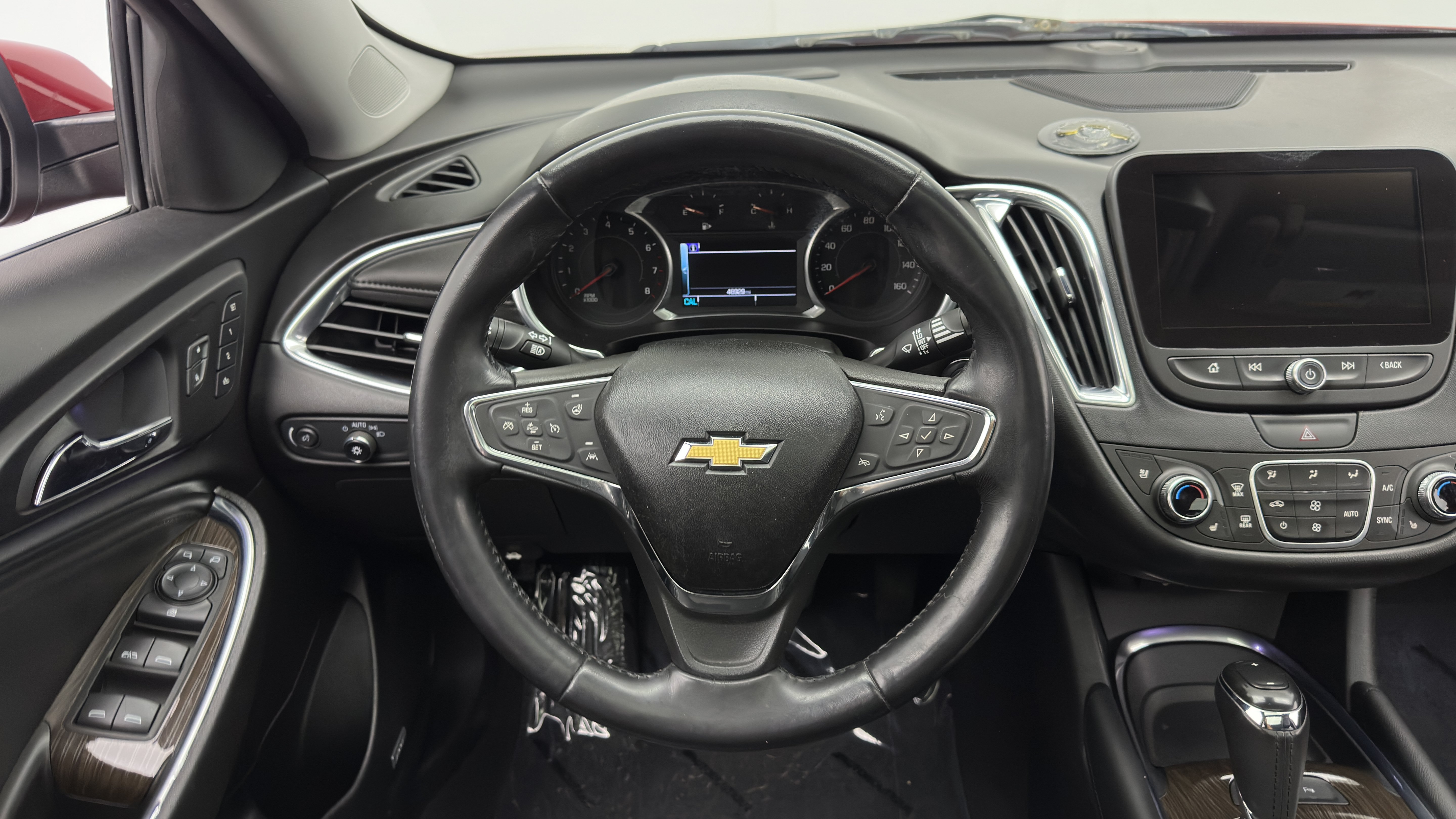 Used 2018 Chevrolet Malibu Premier w/ Premier Sun and Wheel Package FWD image 28