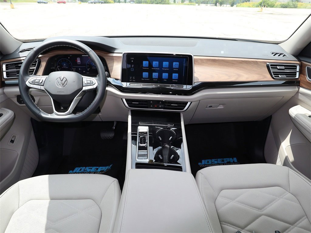 New 2025 Volkswagen Atlas SE image 17
