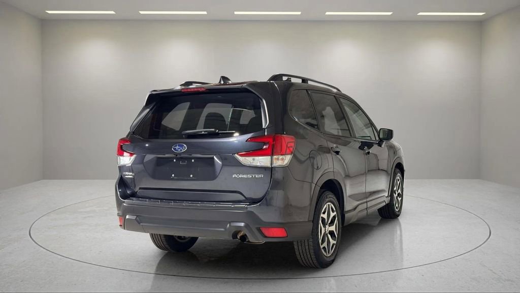 Used 2019 Subaru Forester Premium AWD/4WD image 3
