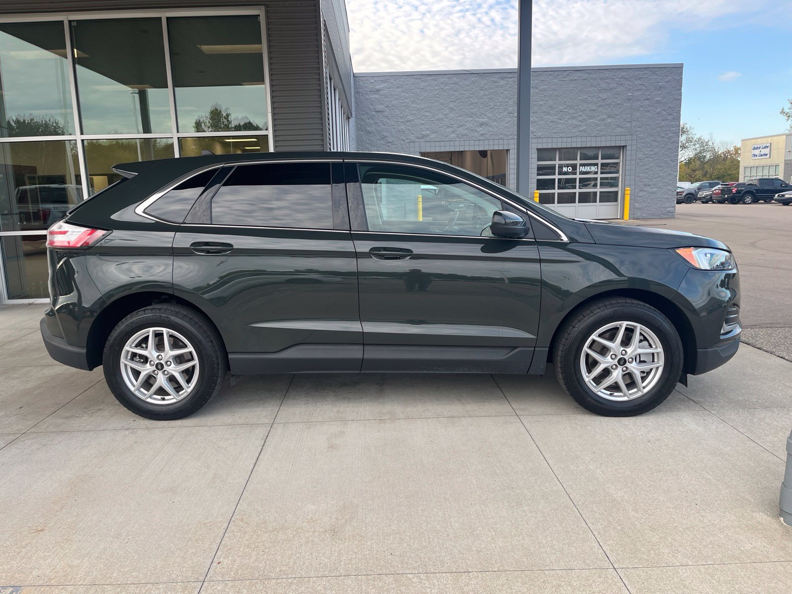 Certified 2024 Ford Edge SEL w/ Convenience Package AWD/4WD image 7
