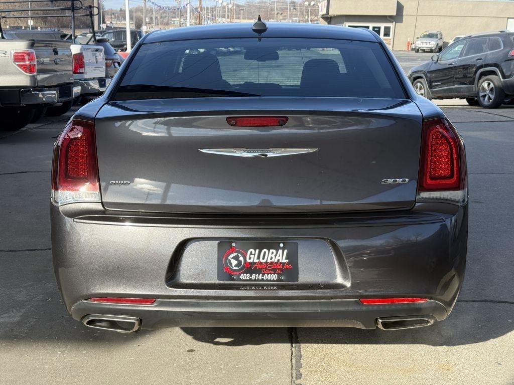 Used 2018 Chrysler 300 Touring w/ Sport Appearance Package image 6