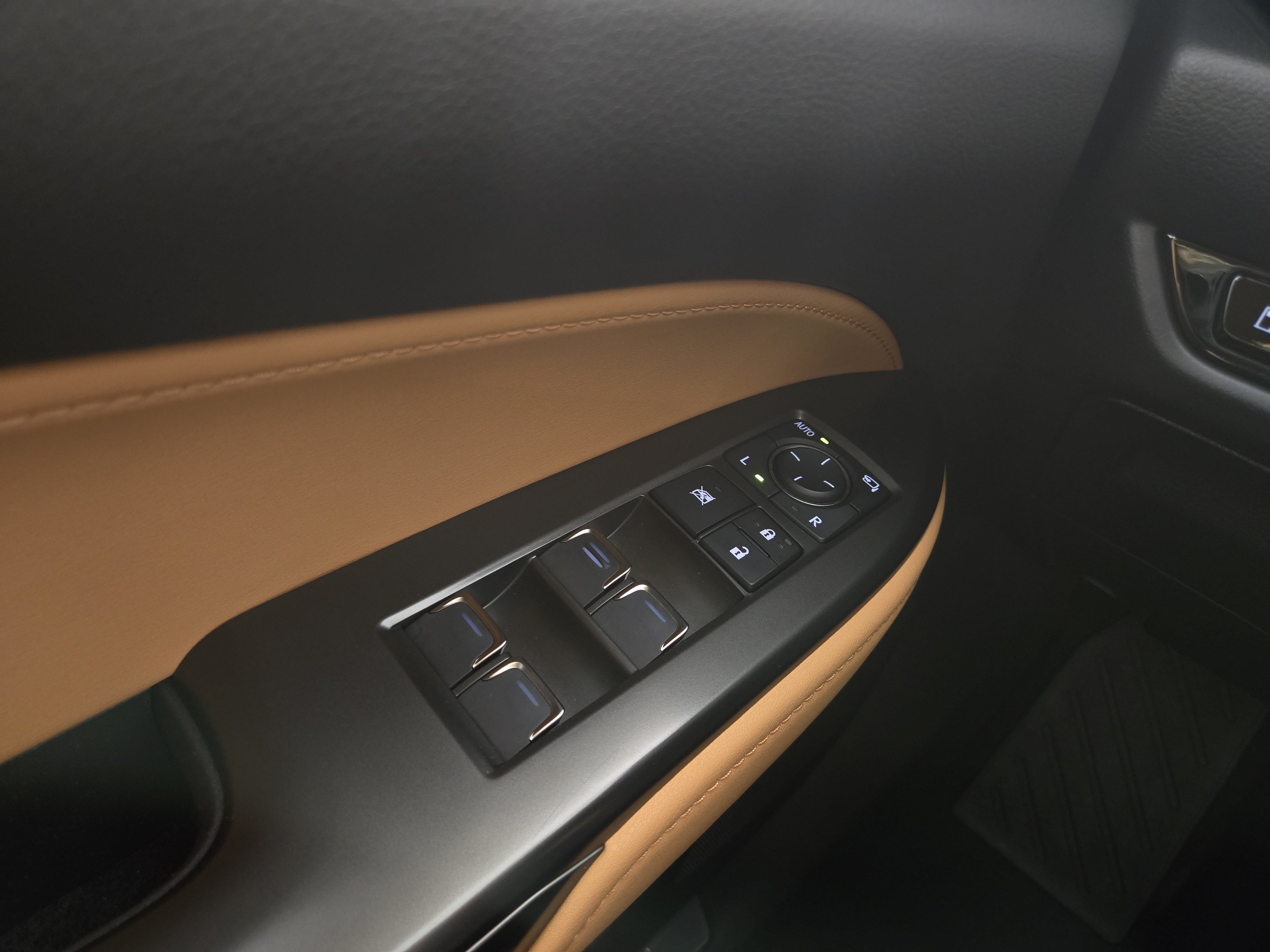Used 2025 Lexus NX 350h AWD image 28