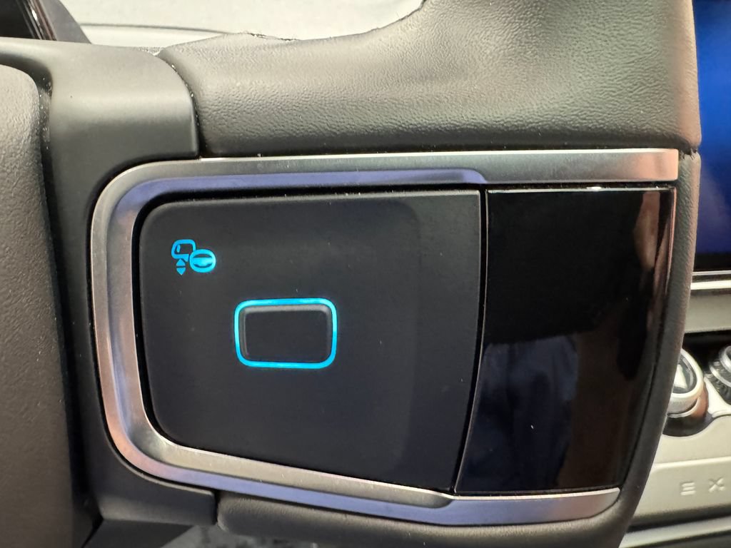 Certified 2025 Ford Expedition Active AWD/4WD image 16
