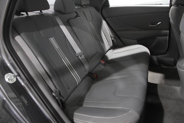 Used 2021 Hyundai Elantra SEL w/ Convenience + Premium Package FWD image 16