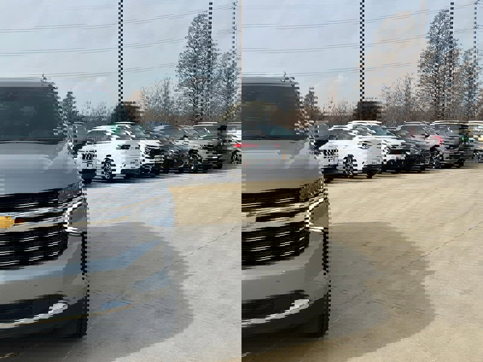 Used 2024 Chevrolet Suburban LT image 3