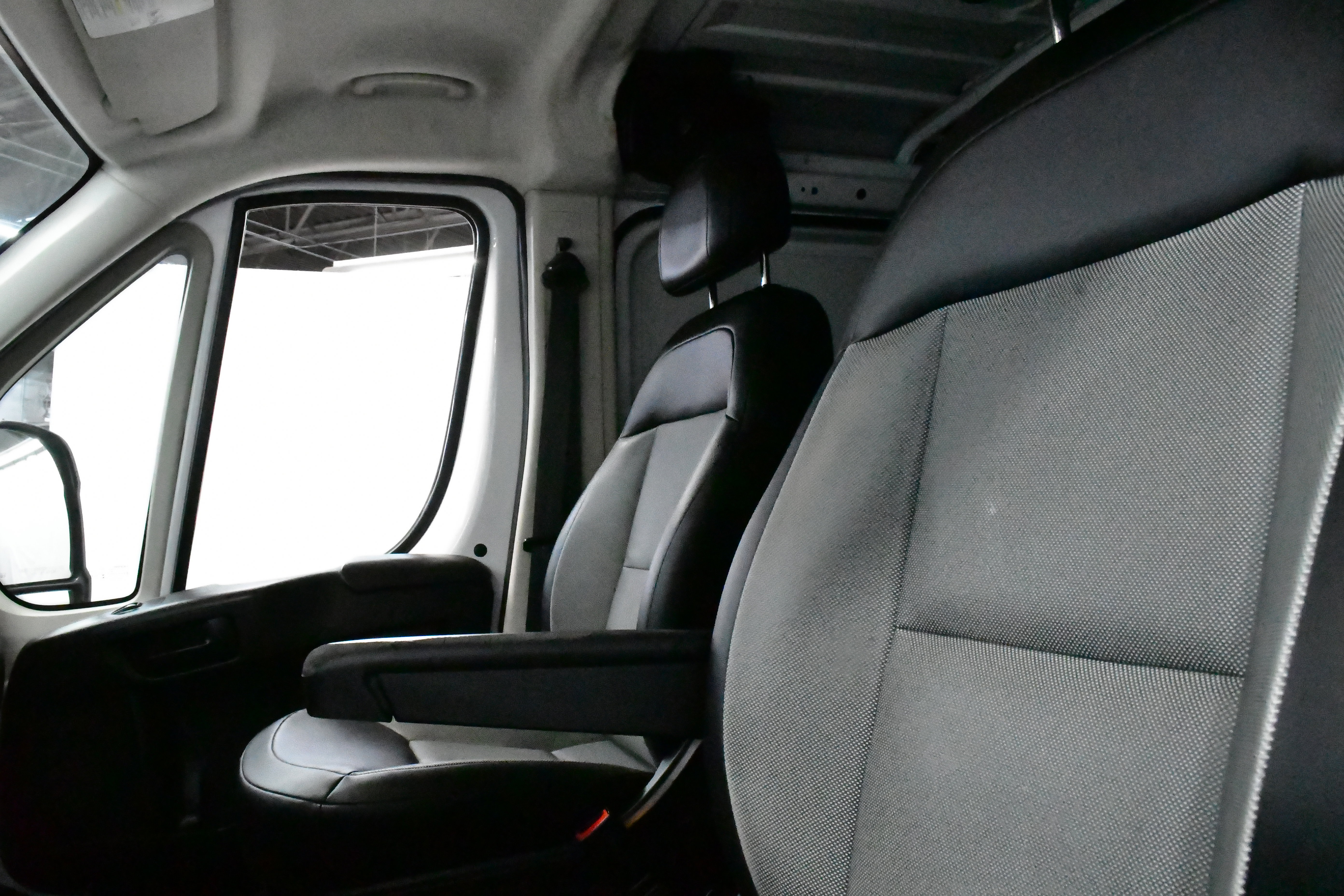 Used 2025 RAM ProMaster 2500 w/ Convenience Group image 18