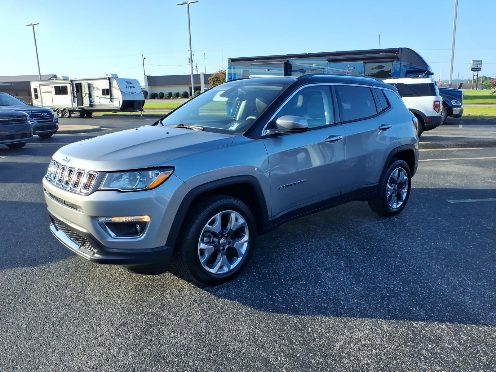 Used 2018 Jeep Compass Limited w/ Navigation Group AWD/4WD image 3
