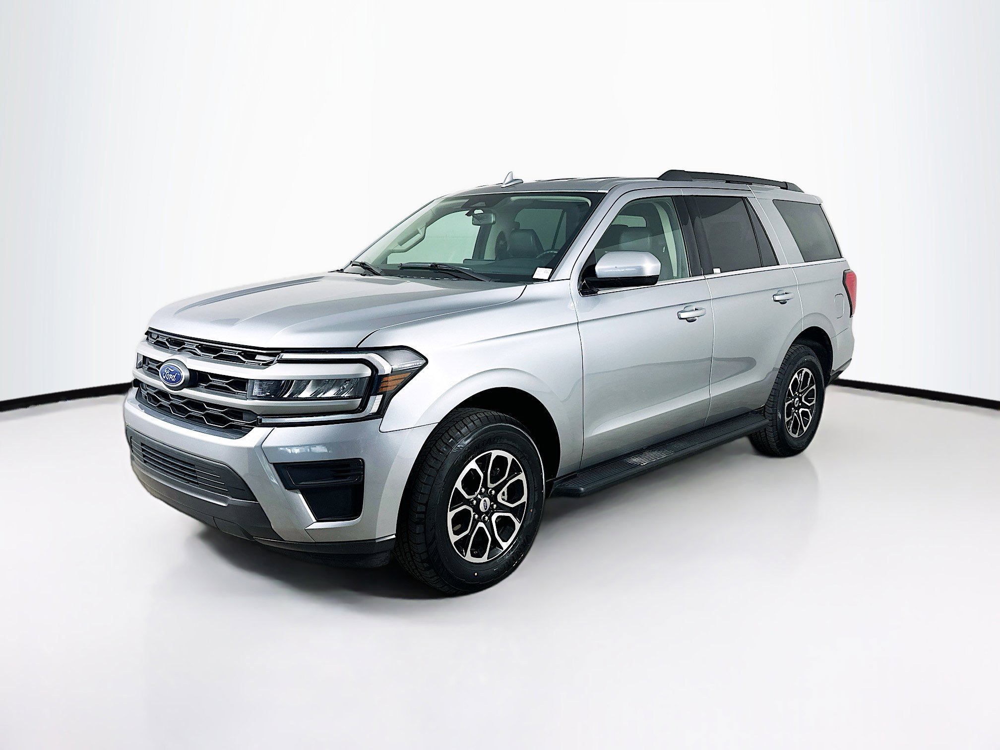 Used 2024 Ford Expedition XLT image 3