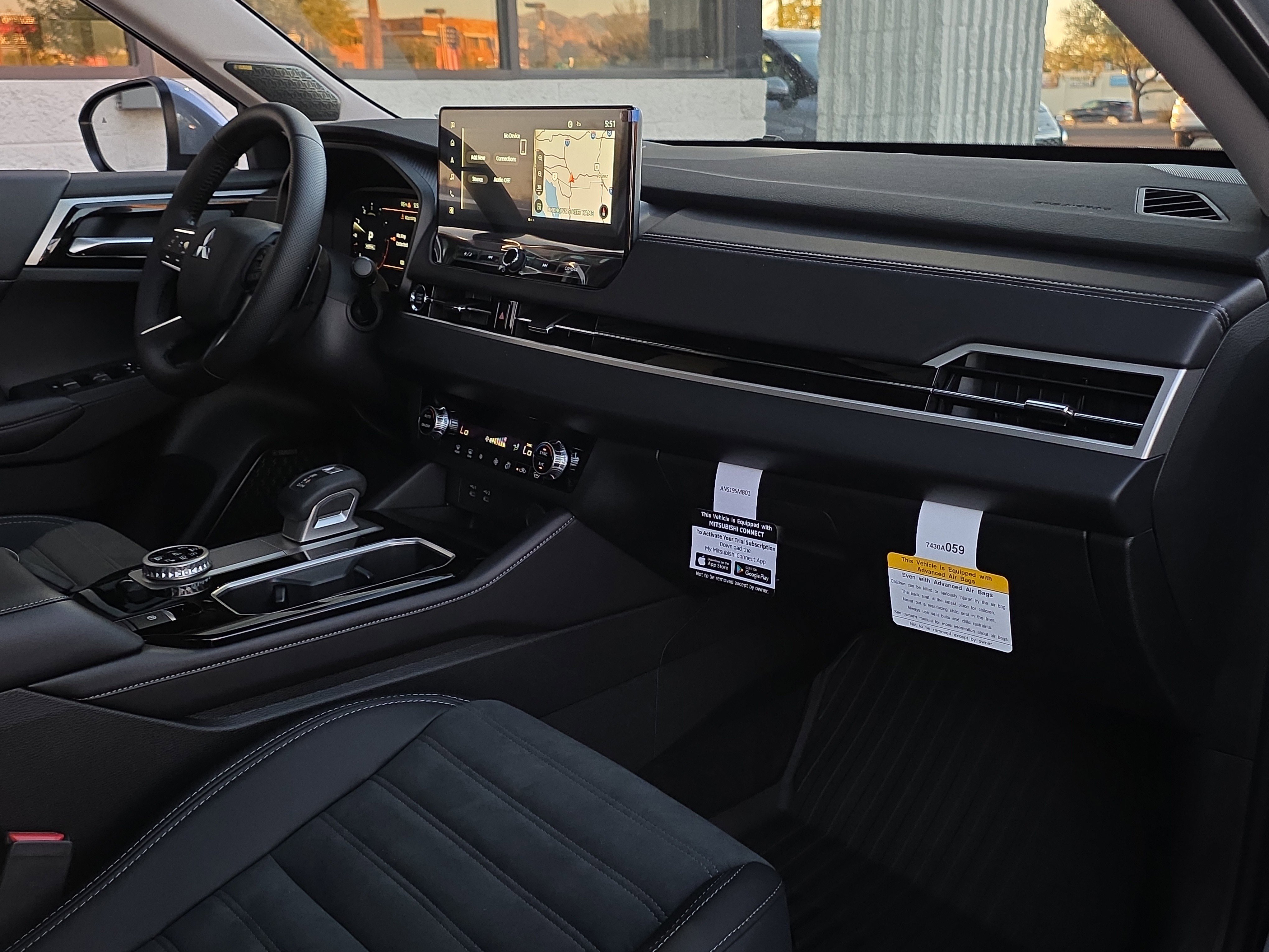 New 2025 Mitsubishi Outlander SE image 28