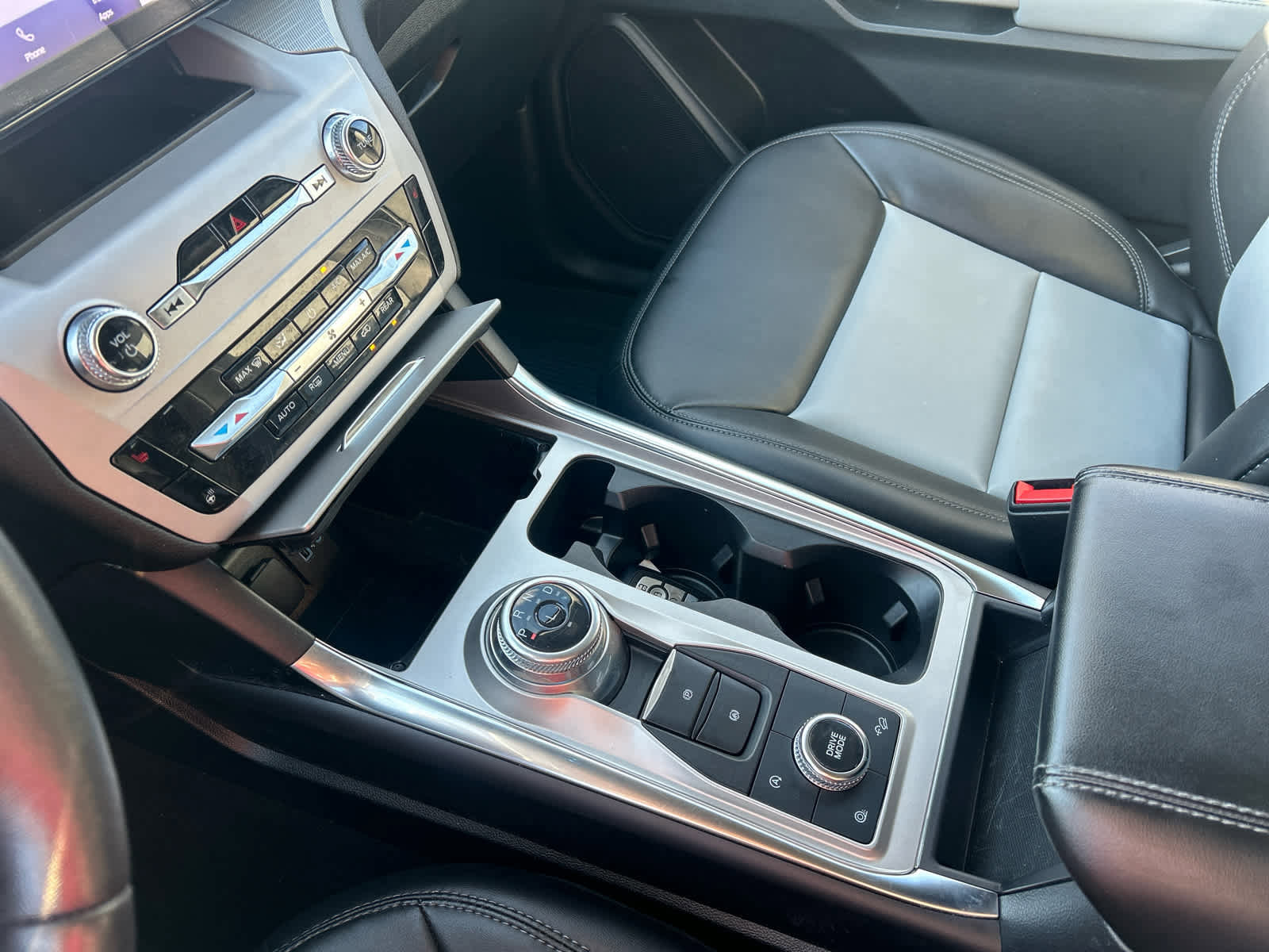 Used 2023 Ford Explorer XLT w/ Equipment Group 202A image 42