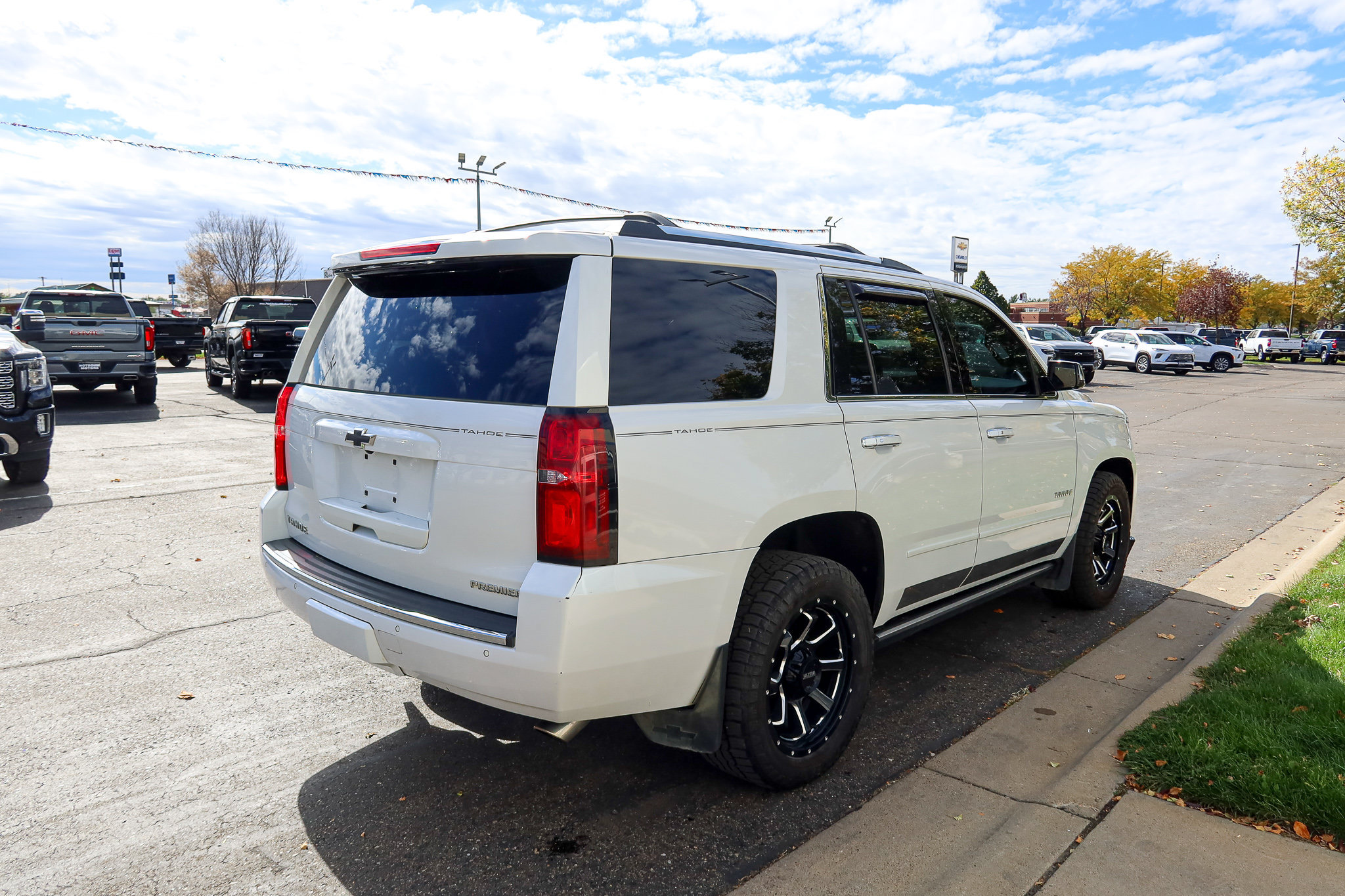 Used 2019 Chevrolet Tahoe Premier w/ Premier Plus Edition AWD/4WD image 7