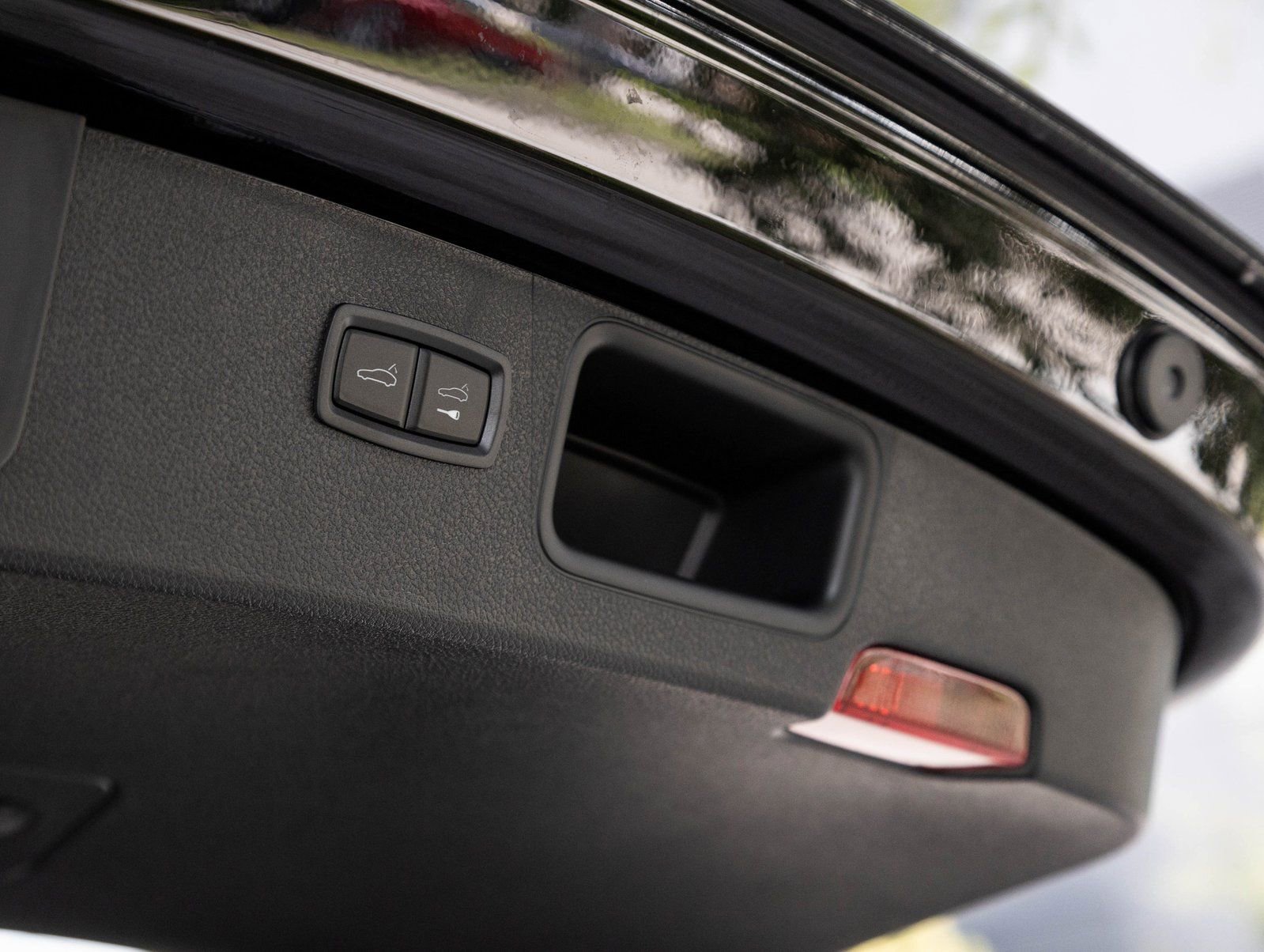 Certified 2026 Porsche Macan S image 32