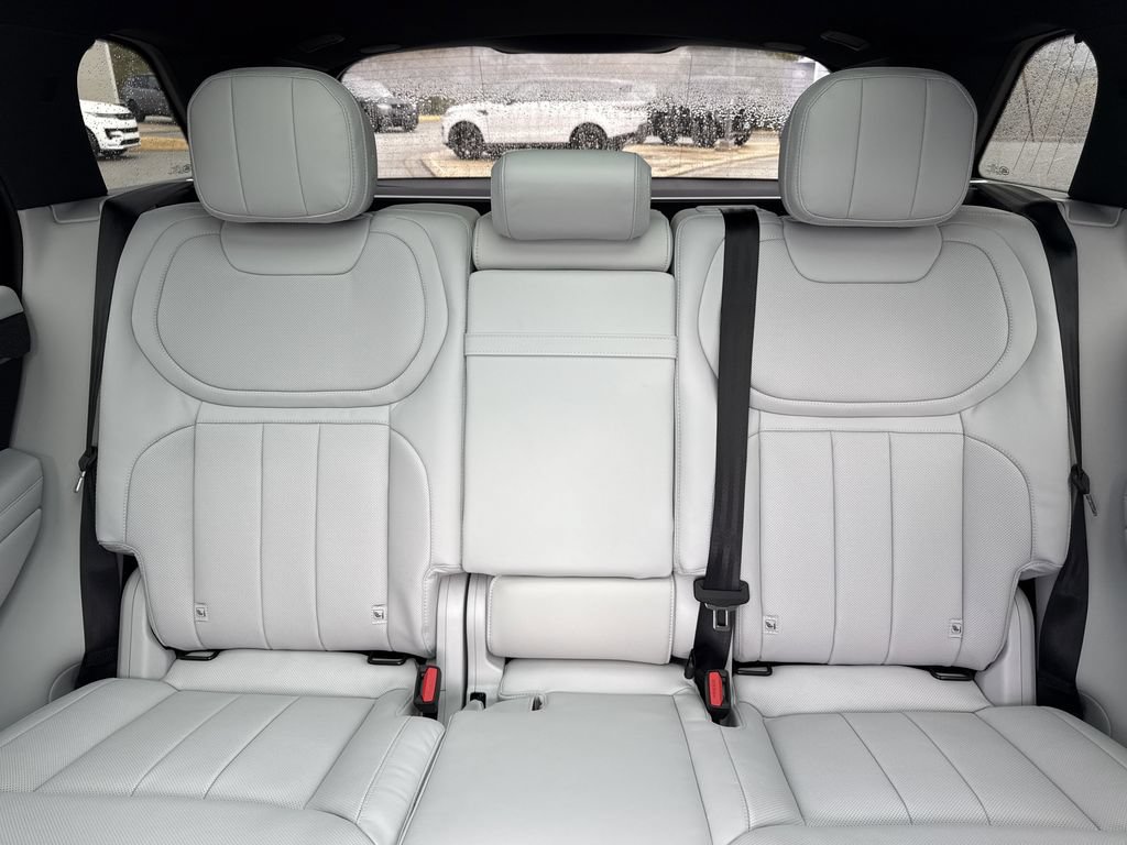 Used 2025 Land Rover Range Rover Sport SE AWD/4WD image 28