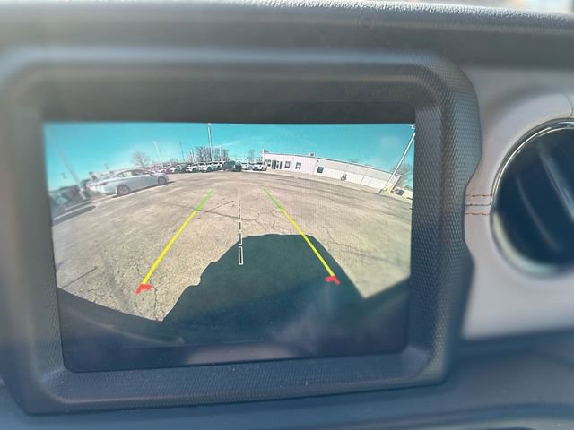 Used 2022 Jeep Wrangler Unlimited Sahara AWD/4WD image 25