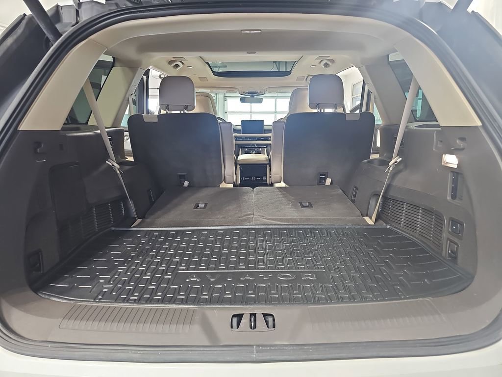 Used 2024 Lincoln Aviator Reserve w/ Equipment Group 201A image 18