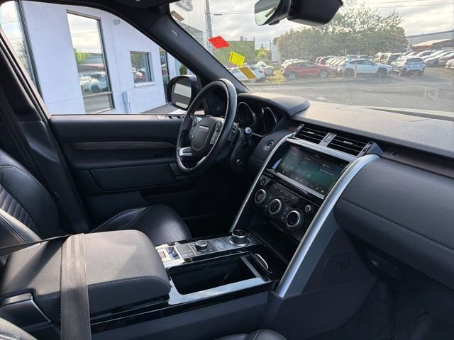 Used 2017 Land Rover Discovery HSE AWD/4WD image 10