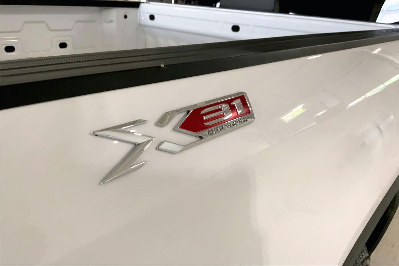 Used 2021 GMC Sierra 1500 SLE w/ X31 Off-Road Package AWD/4WD image 10