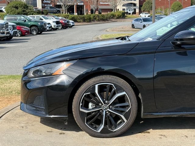 Used 2024 Nissan Altima 2.5 SR FWD image 12