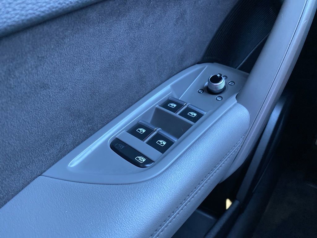 Used 2018 Audi SQ5 Premium Plus w/ Navigation Package image 37